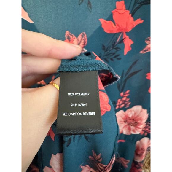 EUC! Torrid 3 Floral Flutter sleeve Blouse - Picture 5 of 6